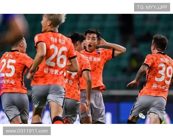 上海足球队以86分领跑精英赛积分榜展现强大实力