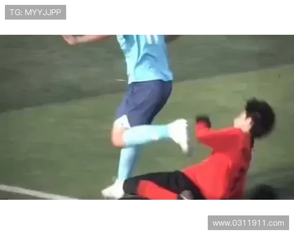 不同足球明星铲球技巧的比较与分析探讨