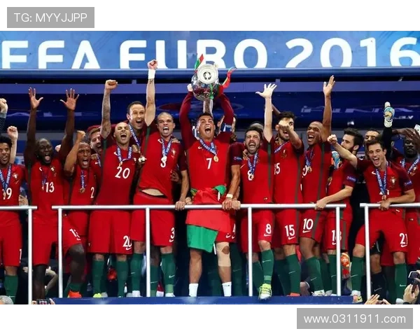 全球足球明星摆件图片欣赏与收藏指南让你领略球场传奇的魅力与风采